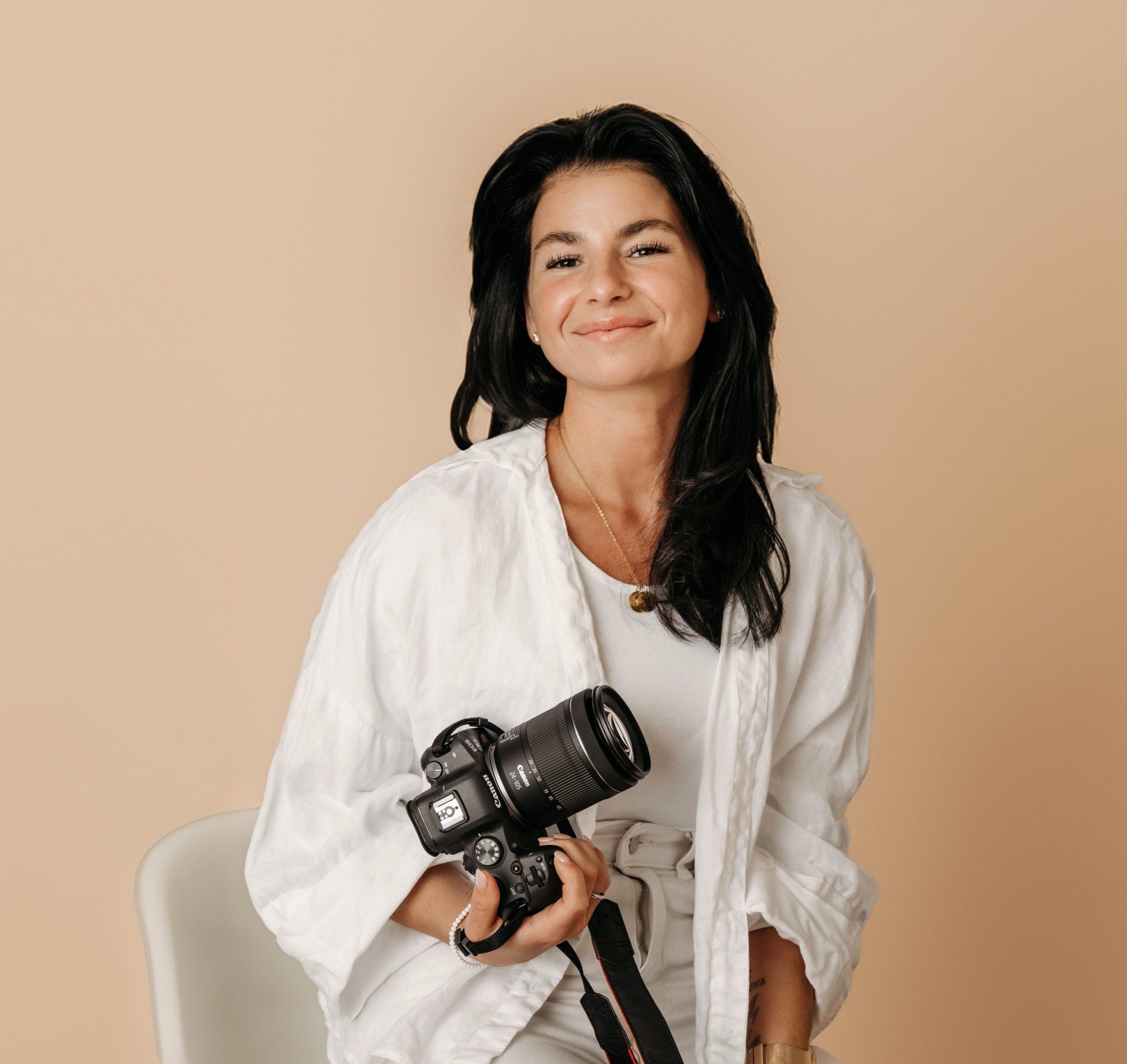 Victoria mit ihrer Kamera bei einem Shooting